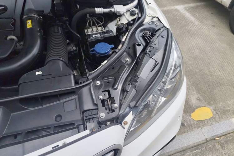 Used Mercedes-Benz E-Class 2014 E 260 L Sport Edition Engine Bay Left