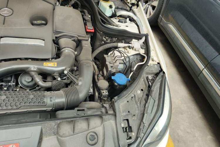 Used Mercedes-Benz E-Class 2014 E 200 Coupe Engine Bay Left