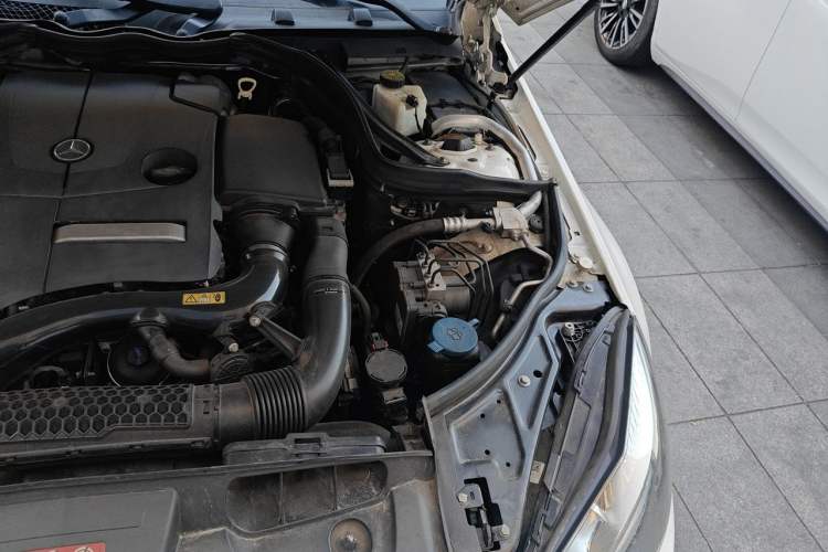 Used Mercedes-Benz E-Class 2014 E 200 Coupe Engine Bay Left