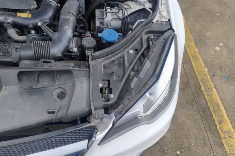 Used Mercedes-Benz E-Class 2014 E 200 Coupe Engine Bay Left