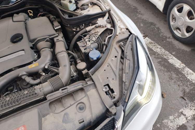 Used Mercedes-Benz E-Class 2014 E 200 Coupe Engine Bay Left