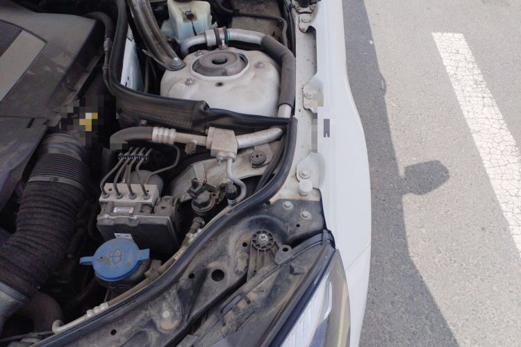 Used Mercedes-Benz E-Class 2014 Restyled E 300 L Sport Edition Engine Bay Left