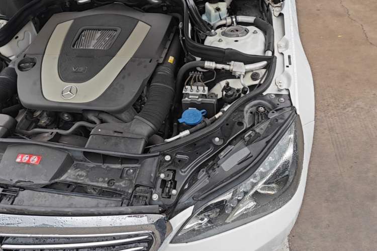 Used Mercedes-Benz E-Class 2014 E 300 L Engine Bay Left