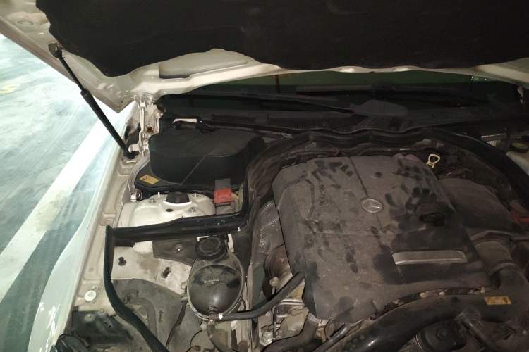 Used Mercedes-Benz E-Class 2014 E 200 Coupe Engine Bay Right