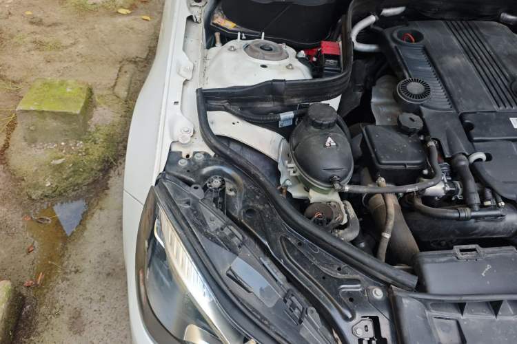 Used Mercedes-Benz E-Class 2014 Restyled E 260 L Sport Edition Engine Bay Right