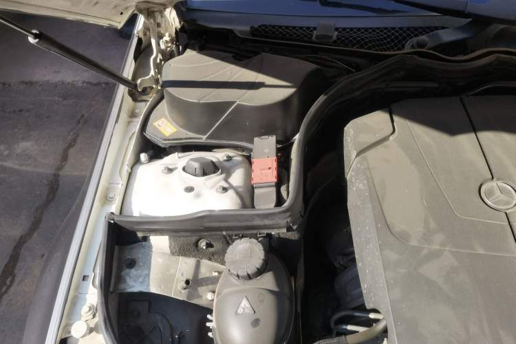 Used Mercedes-Benz E-Class 2014 E 200 Coupe Engine Bay Right