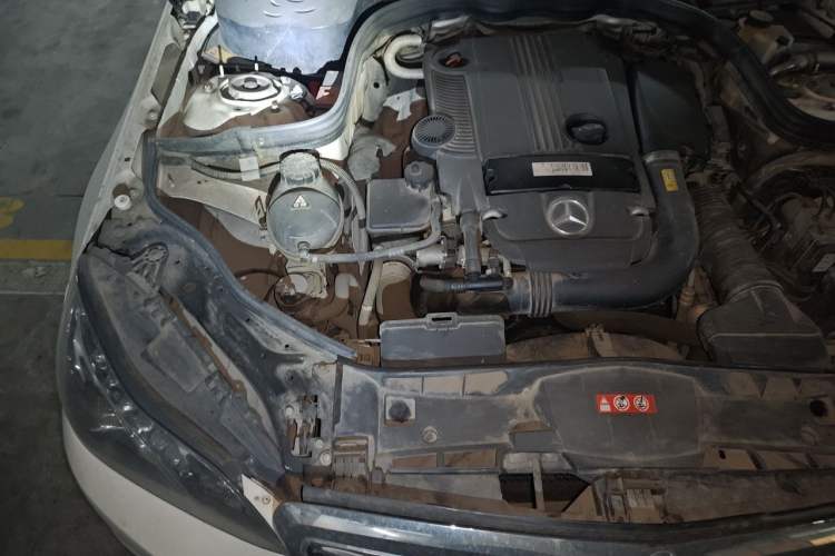 Used Mercedes-Benz E-Class 2014 E 260 L Luxury Model Engine Bay Right