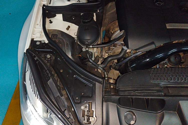 Used Mercedes-Benz E-Class 2014 E 200 Coupe Engine Bay Right