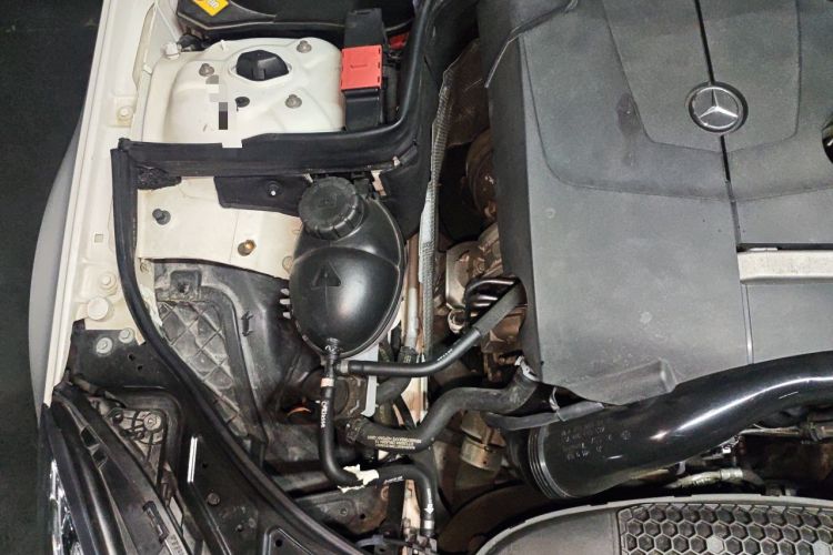 Used Mercedes-Benz E-Class 2014 E 260 Coupe Engine Bay Right