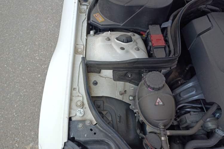 Used Mercedes-Benz E-Class 2014 E 200 Coupe Engine Bay Right