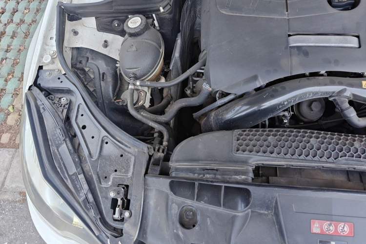 Used Mercedes-Benz E-Class 2014 E 200 Coupe Engine Bay Right