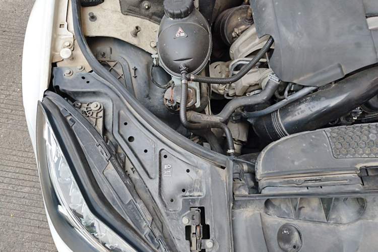 Used Mercedes-Benz E-Class 2014 E 260 Coupe Engine Bay Right