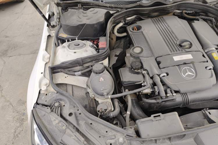 Used Mercedes-Benz E-Class 2014 Facelifted E 260 L Luxury Edition Engine Bay Right