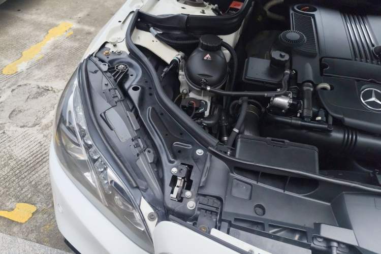 Used Mercedes-Benz E-Class 2014 E 260 L Sport Edition Engine Bay Right