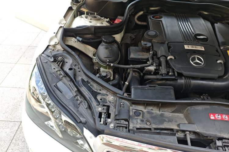 Used Mercedes-Benz E-Class 2014 E 260 L Engine Bay Right