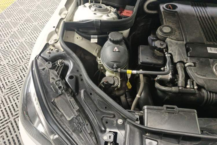 Used Mercedes-Benz E-Class 2014 Restyled E 260 L Sport Edition Engine Bay Right