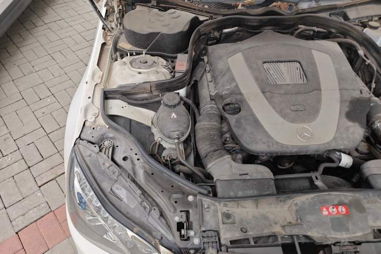 Used Mercedes-Benz E-Class 2014 Restyled E 300 L Sport Luxury Edition Engine Bay Right