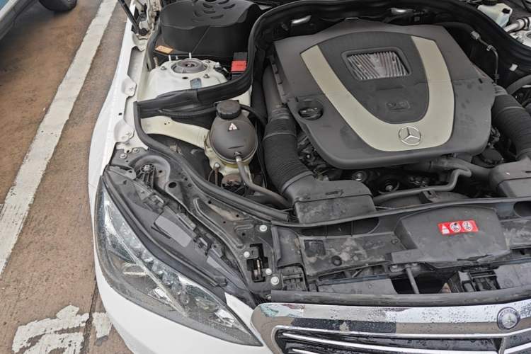 Used Mercedes-Benz E-Class 2014 E 300 L Engine Bay Right