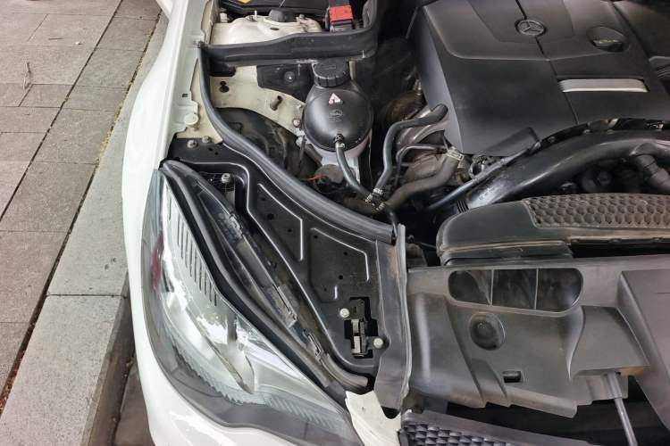 Used Mercedes-Benz E-Class 2014 E 200 Coupe Engine Bay Right