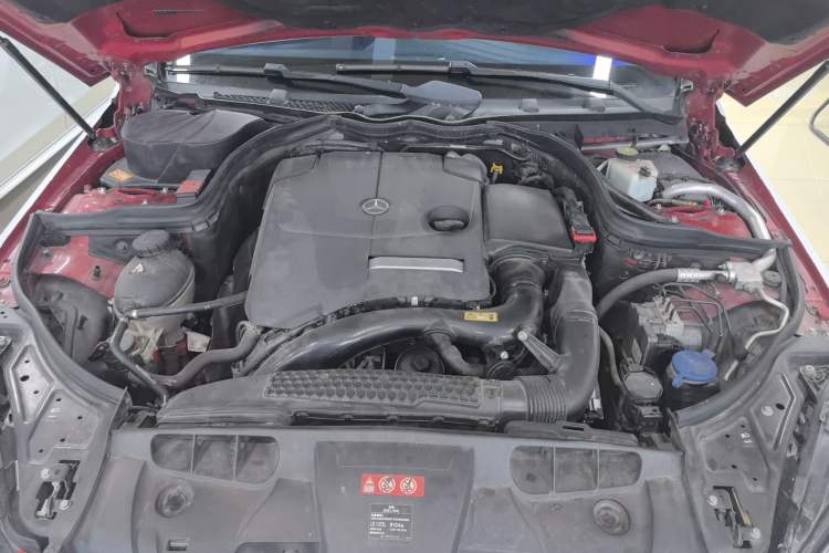 Used Mercedes-Benz E-Class 2014 E 260 Coupe Engine Bay