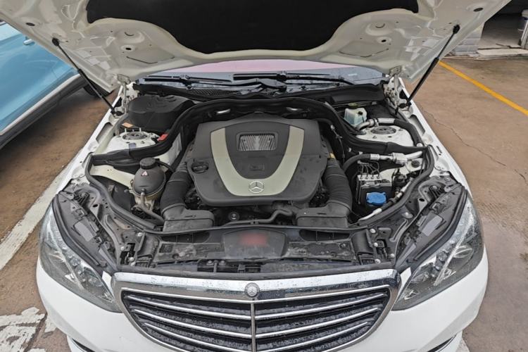Used Mercedes-Benz E-Class 2014 E 300 L Engine Bay