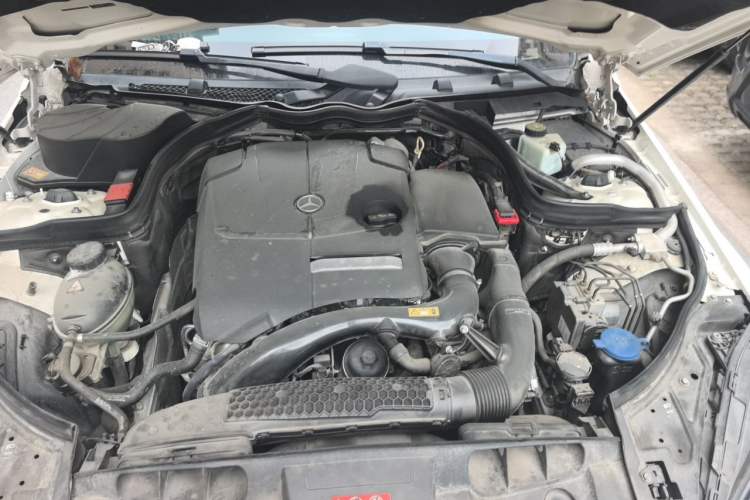 Used Mercedes-Benz E-Class 2014 E 260 Coupe Engine Bay