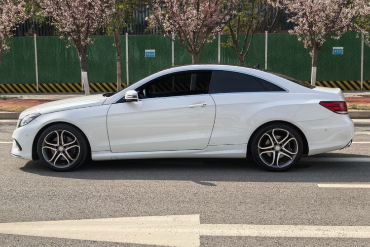 Used Mercedes-Benz E-Class 2014 E 200 Coupe Exterior 3