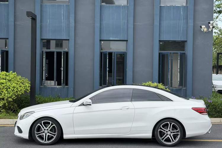 Used Mercedes-Benz E-Class 2014 E 260 Coupe Exterior 3