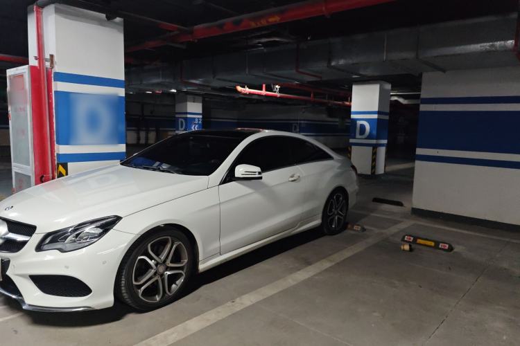 Used Mercedes-Benz E-Class 2014 E 200 Coupe Exterior 3