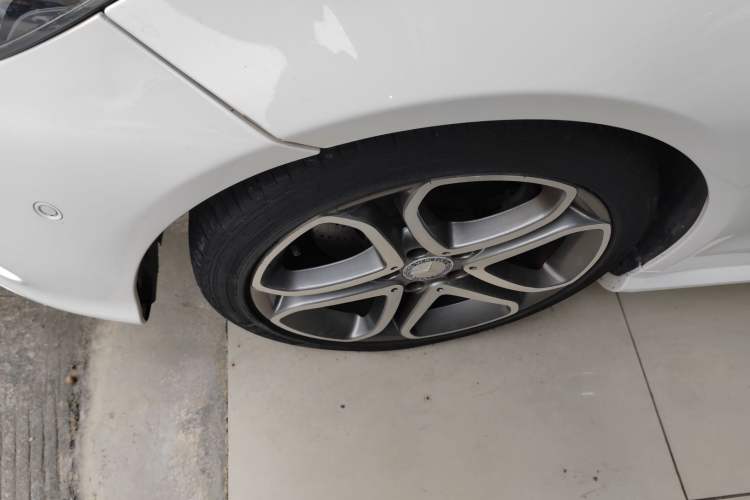 Used Mercedes-Benz E-Class 2014 E 260 Coupe Exterior 3