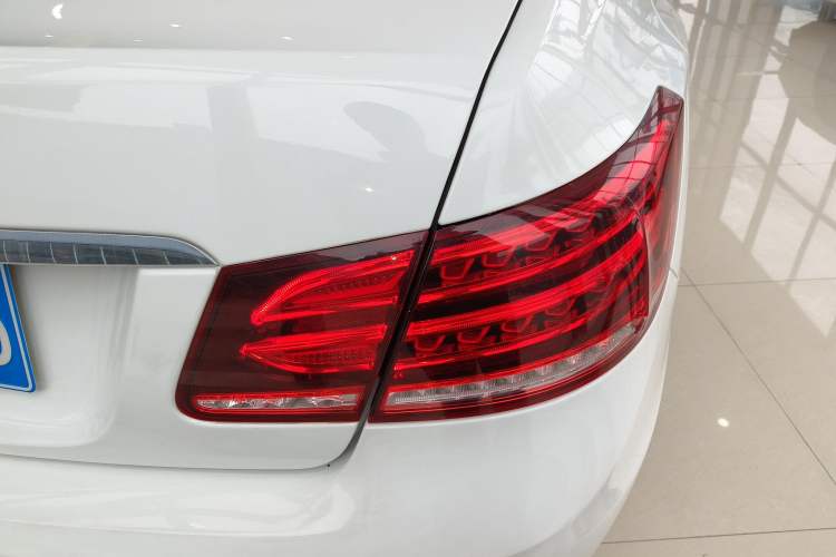 Used Mercedes-Benz E-Class 2014 E 200 Coupe Exterior 3