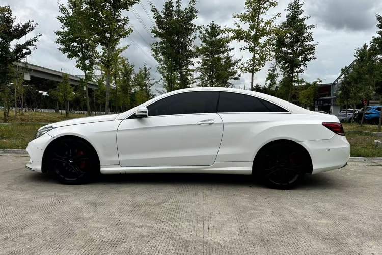 Used Mercedes-Benz E-Class 2014 E 260 Coupe Exterior 4