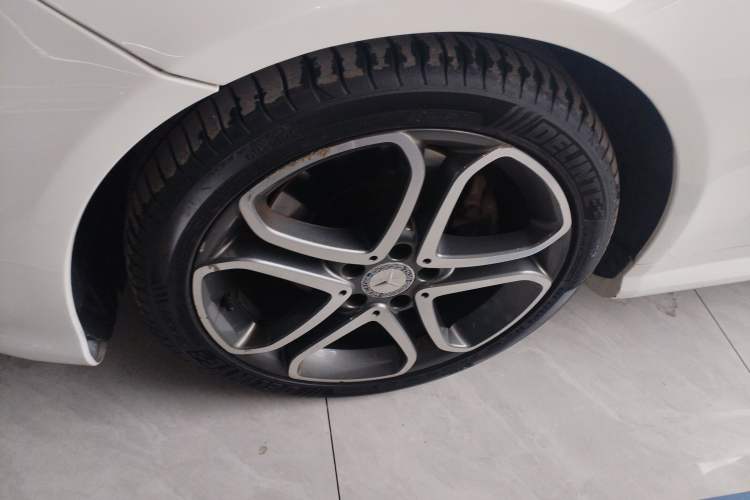 Used Mercedes-Benz E-Class 2014 E 200 Coupe Exterior 4