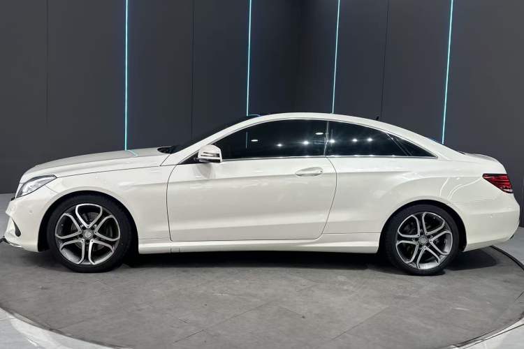 Used Mercedes-Benz E-Class 2014 E 200 Coupe Exterior 4