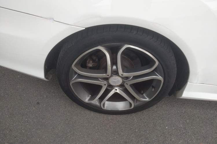Used Mercedes-Benz E-Class 2014 E 260 Coupe Exterior 4