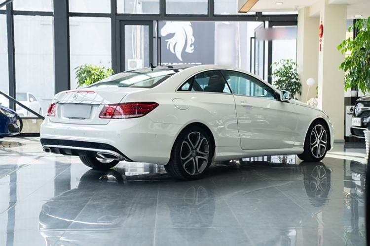 Used Mercedes-Benz E-Class 2014 E 200 Coupe Exterior 4