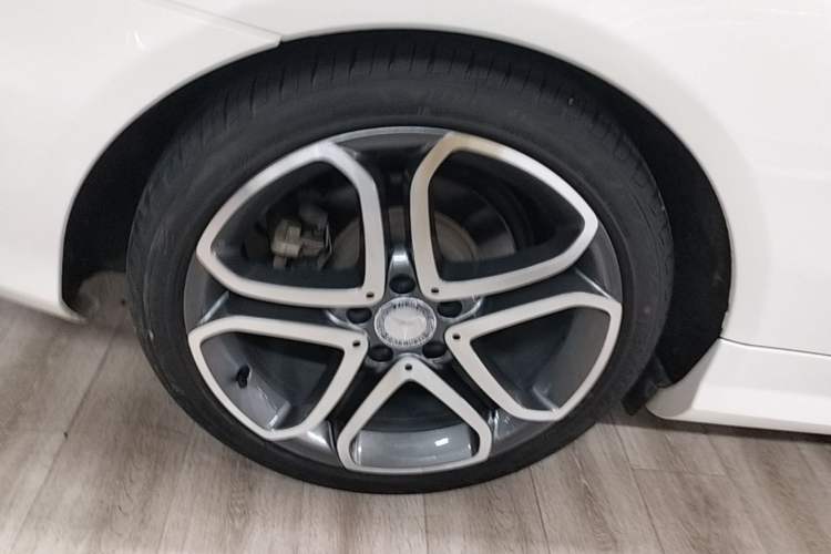 Used Mercedes-Benz E-Class 2014 E 200 Coupe Exterior 5