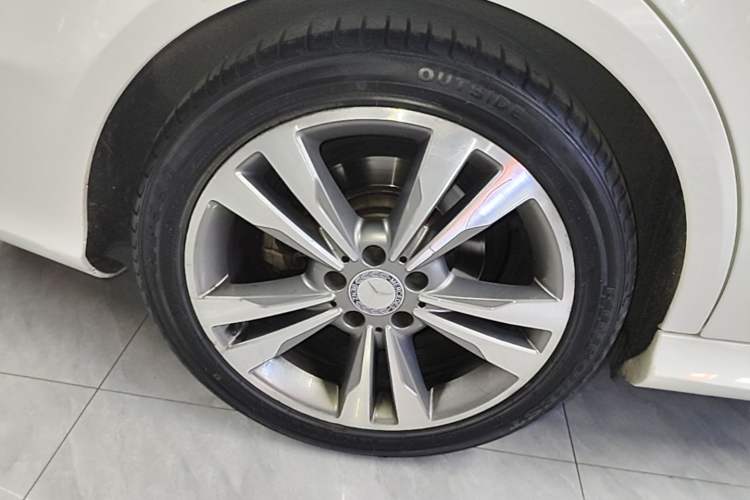 Used Mercedes-Benz E-Class 2014 Restyled E 260 L Sport Edition Exterior 5