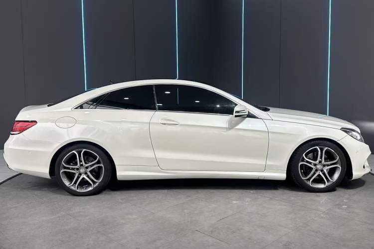 Used Mercedes-Benz E-Class 2014 E 200 Coupe Exterior 5