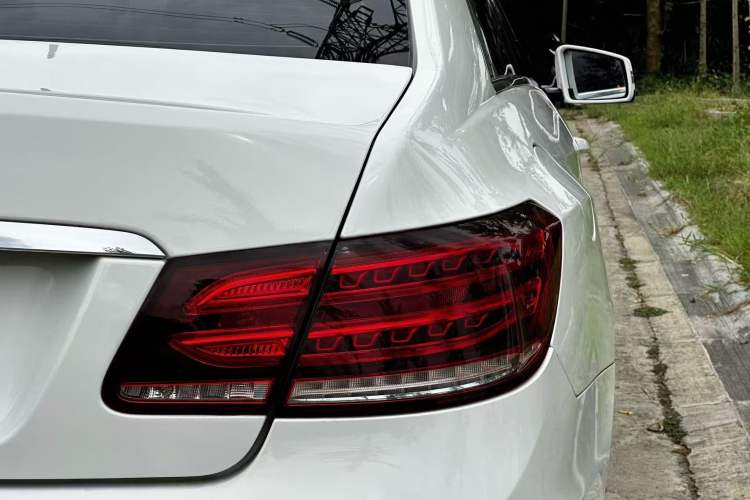 Used Mercedes-Benz E-Class 2014 E 260 Coupe Exterior 6