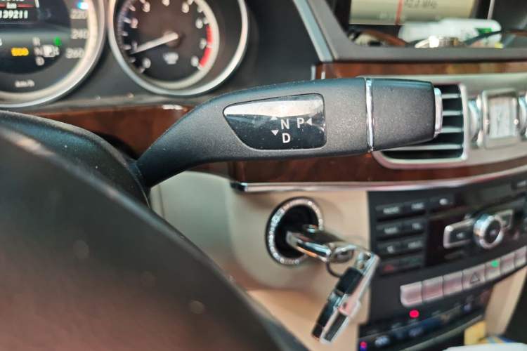 Used Mercedes-Benz E-Class 2014 E 260 L Gear Lever