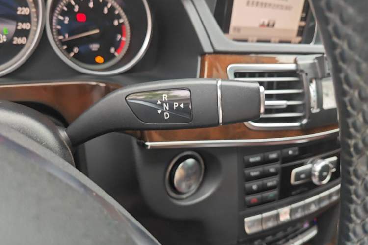 Used Mercedes-Benz E-Class 2014 E 300 L Gear Lever