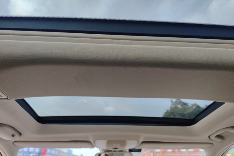 Used Mercedes-Benz E-Class 2014 Facelifted E 260 L Luxury Edition Headliner