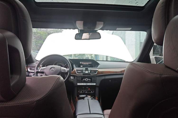Used Mercedes-Benz E-Class 2014 E 300 L Headliner