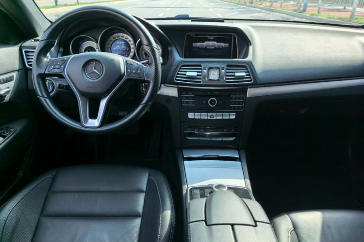 Used Mercedes-Benz E-Class 2014 E 200 Coupe Interior 1