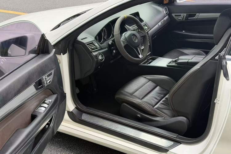 Used Mercedes-Benz E-Class 2014 E 260 Coupe Interior 1