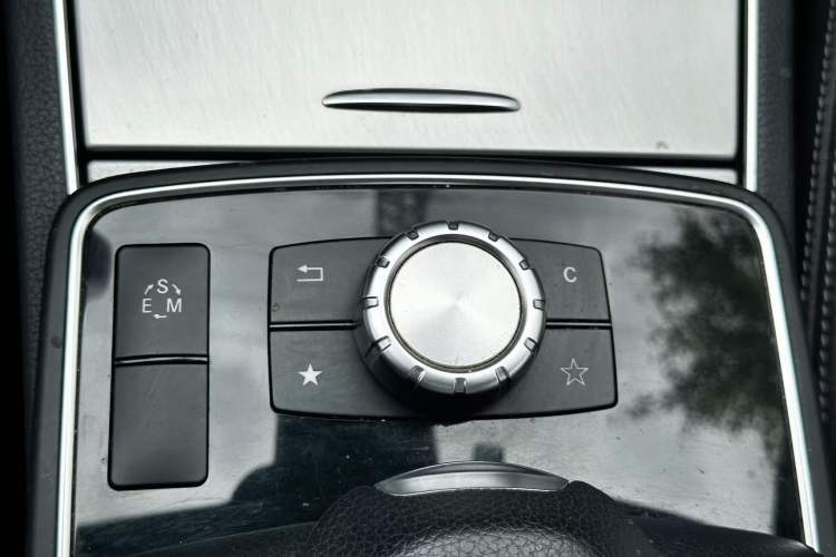 Used Mercedes-Benz E-Class 2014 E 260 Coupe Interior 1