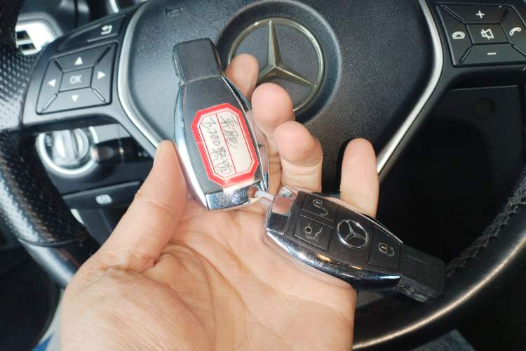 Used Mercedes-Benz E-Class 2014 E 200 Coupe Interior 1