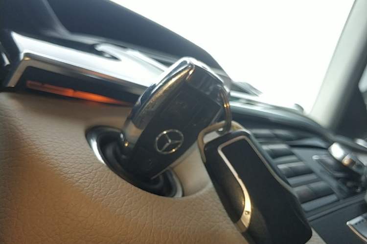 Used Mercedes-Benz E-Class 2014 E 300 L Sport Edition Interior 1