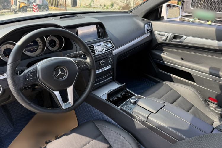 Used Mercedes-Benz E-Class 2014 E 200 Coupe Interior 1